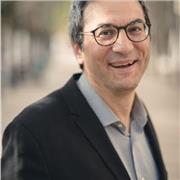 Bonjour, titulaire de Sciences-Po et du Centre de formation des journalistes, j'ai également fait des prépas littéraires. J'ai déjà donné des cours de FLE.